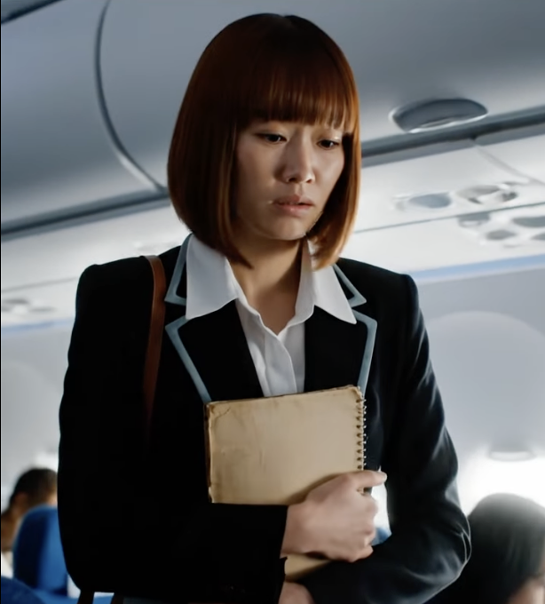 My parents laughed at me in business class like I was a stranger… and twenty minutes later, a captain’s voice on the intercom used a name I’d buried for ten years—because 216 lives were about to depend on the “failure” they raised.