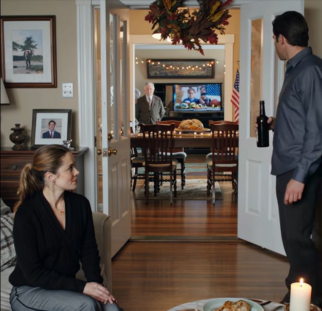 “My Boss Is CEO Of TechCorp,” Brother Said At Thanksgiving. “He’s Coming. Don’t Say Anything Stupid.” When CEO Roberts Arrived, He Froze. “Sarah? You’re His Sister?” He Looked At Brother. “You Said She Worked Retail.” BROTHER WENT PALE.